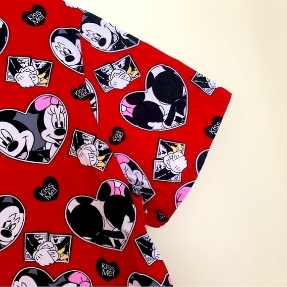 DISNEY Mickey & Minnie Valentine’s Black Heart Print Scrub Top - Picture 4 of 7